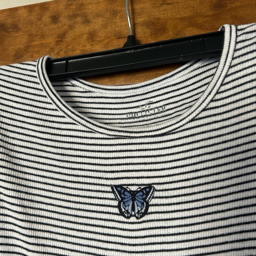 Hollister Black and White Ribbed Short Sleeve Tee